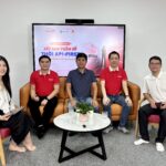 xây sản phẩm số thời API-first